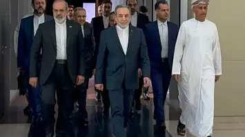 تبادل الوفدان الملاحظات والآراء بوساطة وزير الخارجية العماني