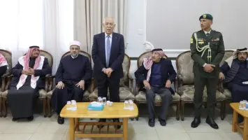 يوسف حسن العيسوي يقدم واجب العزاء لعشيرة العمرو