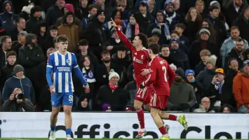محمد صلاح يحتفل بفوز ليفربول ضد برايتون