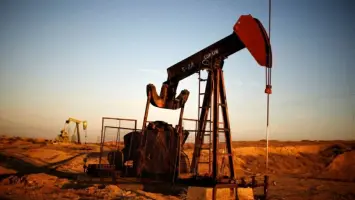 ناقلة نفط تمر عبر مضيق هرمز