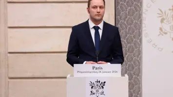 سفينة المستشفى يو إس إن إس ميرسي المتجهة إلى غرينلاند