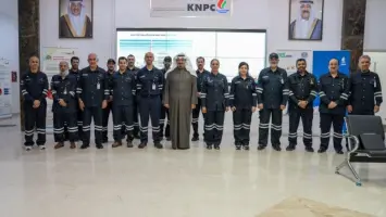 رئيس وزراء الكويت خلال زيارة لمصفاة النفط