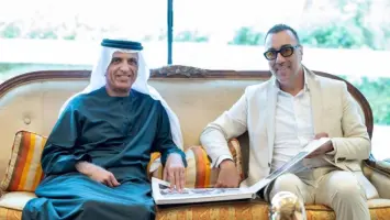 الشيخ سعود بن صقر القاسمي يستقبل الفنان الإيطالي لورينزو كوين