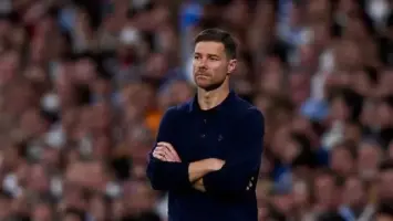 تشابي ألونسو يوقع عقد تدريب نادي ليفربول قبل مباراة أمام جالاتا سراي