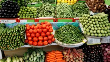 الخضروات والفواكه في سوق العبور