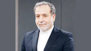 محطة بوشهر النووية الإيرانية وتصاعد الدخان بعد هجوم