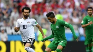 منتخب مصر ومنتخب السعودية خلال مباراة كرة قدم