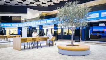 شاشة تعرض مؤشرات البورصة الإماراتية