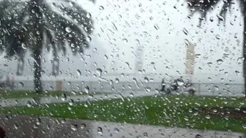سحب ركامية وأمطار في سماء الإمارات