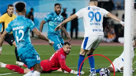 بنزيما يفتتح سجله التهديفي مع الهلال بلوحة فنية استثنائية