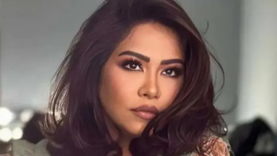 سيارة شيرين عبد الوهاب المغبرة أمام منزلها
