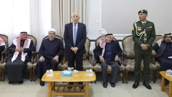يوسف حسن العيسوي يقدم واجب العزاء لعشيرة العمرو