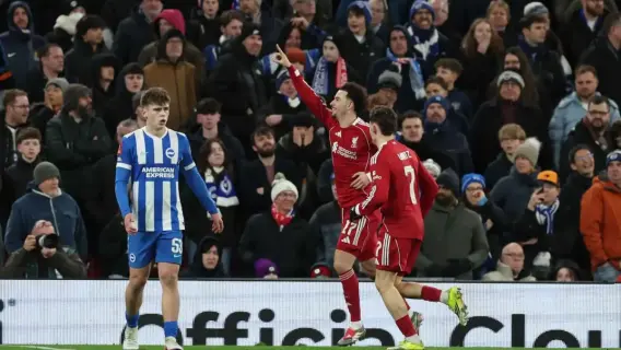 محمد صلاح يحتفل بفوز ليفربول ضد برايتون