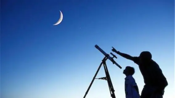 هلال يرمز لبداية شهر رمضان المبارك