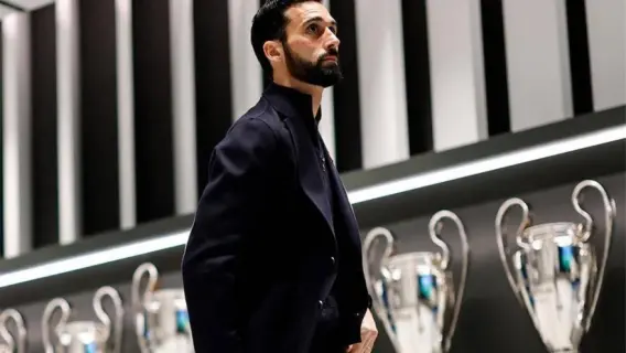 مدرب ريال مدريد ألفارو أربيلوا ولاعبو الفريق