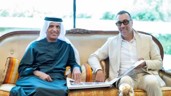 الشيخ سعود بن صقر القاسمي يستقبل الفنان الإيطالي لورينزو كوين