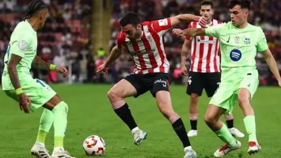 جانب من مباراة برشلونة وأتليتكو بلباو