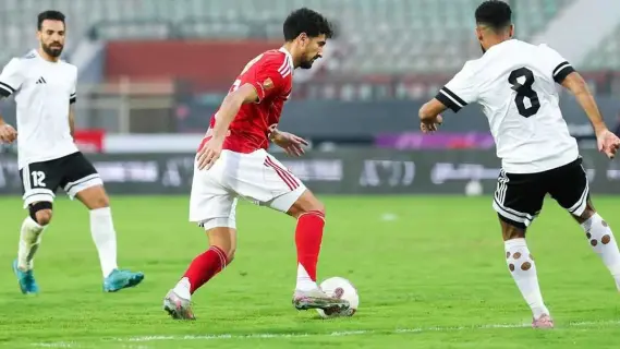 فريق الأهلي ضد طلائع الجيش في الدوري المصري