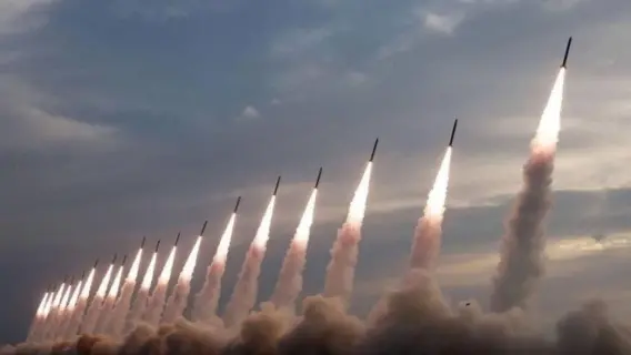 صواريخ إيرانية تطلق باتجاه إسرائيل والتوتر يتصاعد