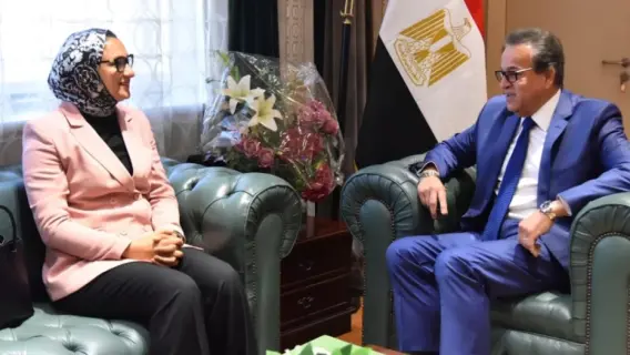 وزير الصحة المصري يجتمع مع محافظ الوادي الجديد لمناقشة تطوير المستشفيات
