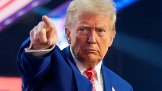 الرئيس الأمريكي دونالد ترامب يتحدث للصحافة