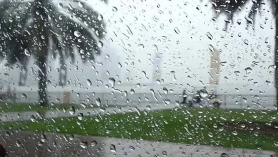 سحب ركامية وأمطار في سماء الإمارات